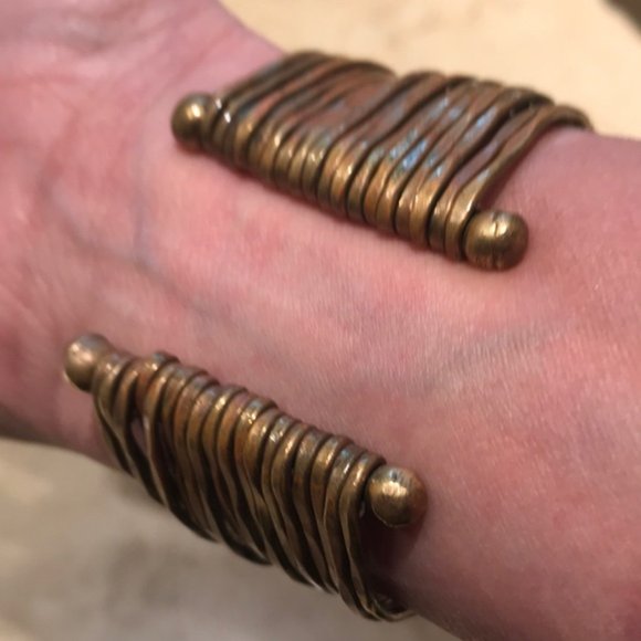 Pretty stacked gold bangle cuff bracelet. - Picture 2 of 4